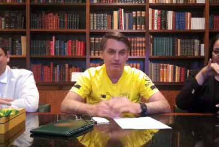 Bolsonaro pede a Crivella volta dos jogos do futebol carioca