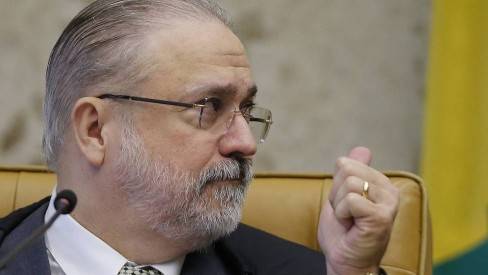 PGR é contra pedido de apreensão de celulares de Bolsonaro, Carlos e Moro
