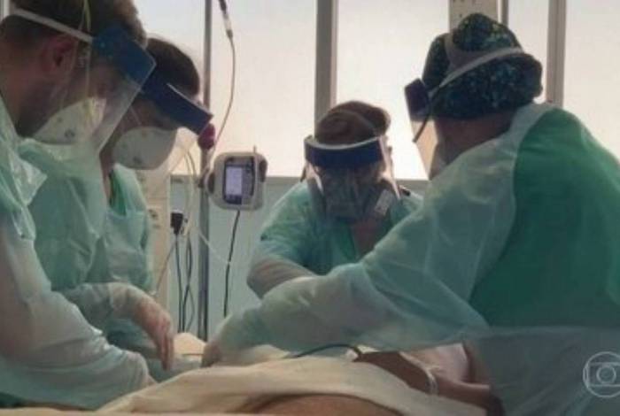 Sistema de saúde do Chile beira o colapso e médicos já escolhem quem vai para UTI