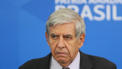 Heleno diz que jornalistas serão protegidos contra agressões físicas, mas não verbais