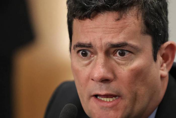 Moro diz que Bolsonaro não vetou pontos do pacote anticrime para proteger Flávio