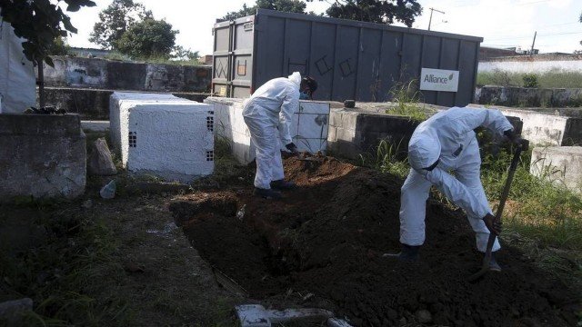 Com novo recorde, Brasil passa Itália em número de mortes e é o terceiro do ranking no mundo