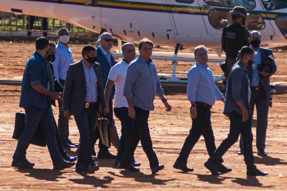 Bolsonaro chama manifestantes da oposição de “marginais e maconheiros”