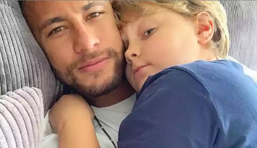 Filho de Neymar repreende palavrões do pai: 'Só fala m*'