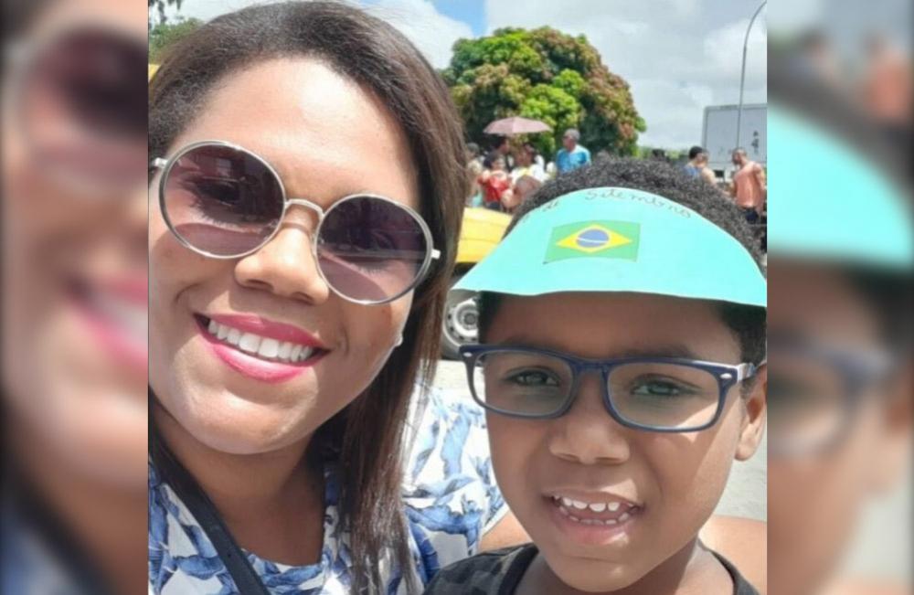 Mãe de Miguel aguarda depoimento de Sarí na delegacia: “Vou falar verdades”