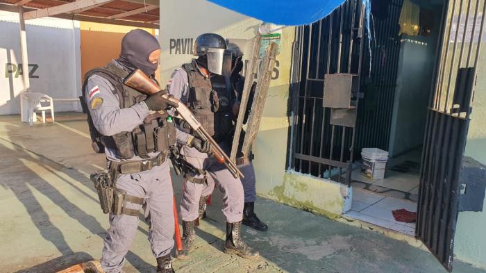 PM encontra arma, drogas e acessórios de celulares na unidade prisional de Parintins
