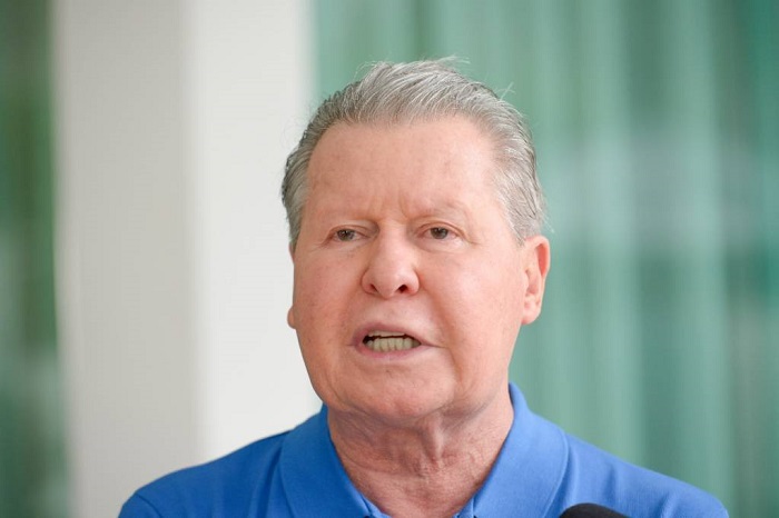 Arthur Neto é internado às pressas no Hospital Adventista