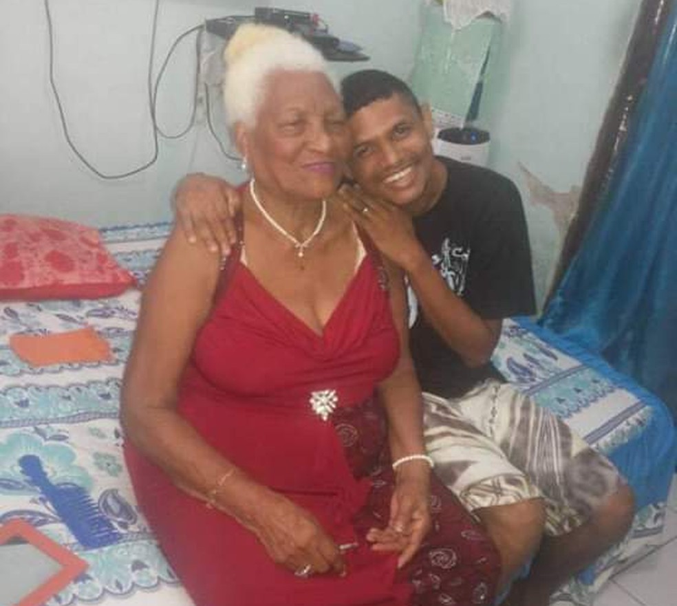 Família diz que relação entre neto que desenterrou avó no AM era de 'amor e cumplicidade'