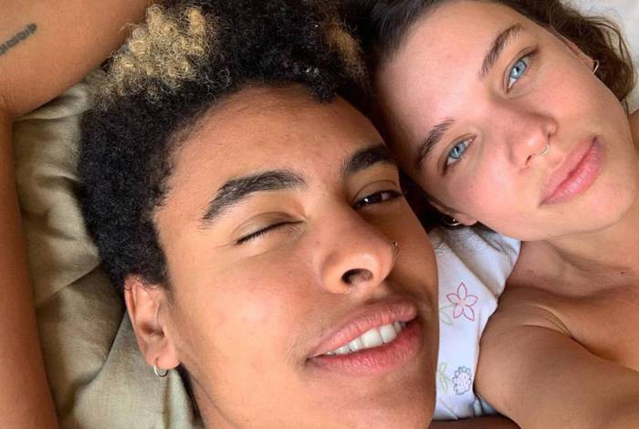 Bruna Linzmeyer revela que contratos proíbem atores de se assumirem: 'ainda existe'