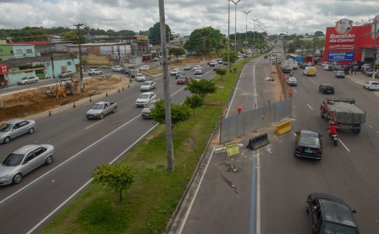 Paradas de ônibus mudam de lugar durante obras de estações de transferência