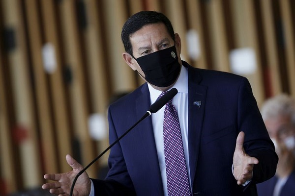 Mourão diz que governo federal estuda fortalecer órgãos ambientais