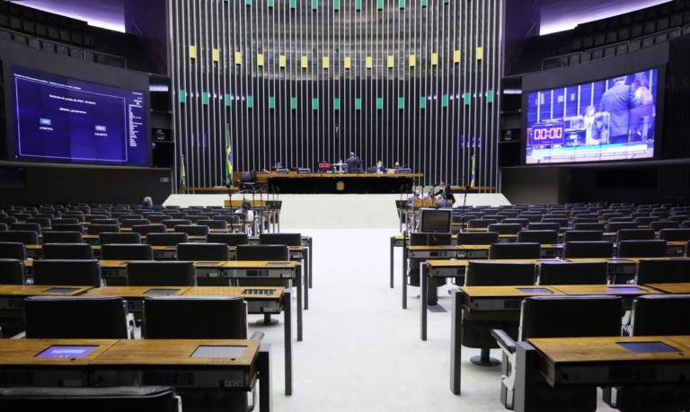 Câmara aprova projeto que impede bloqueio do auxílio emergencial