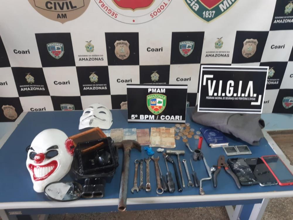 Criminosos usam máscaras de palhaços para roubar motos no Amazonas