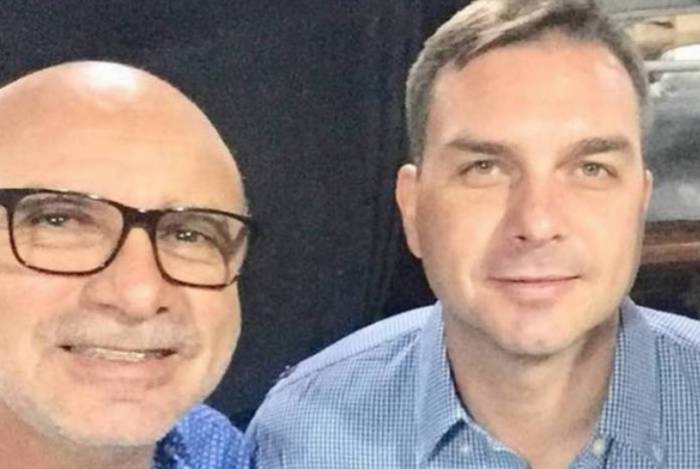 Queiroz diz que 'deu satisfação' a Flavio Bolsonaro sobre esquema de rachadinha