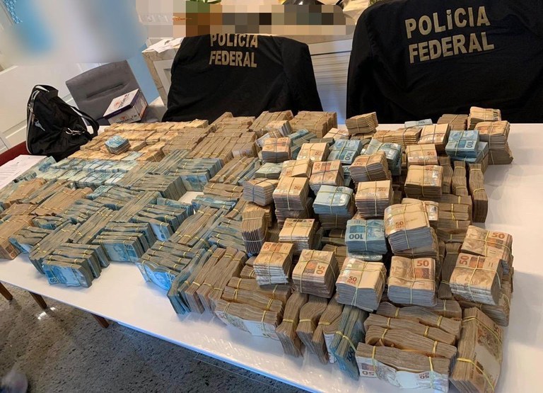 PF encontra R$ 3,5 mi na casa de suspeito de operação que mirou Correios