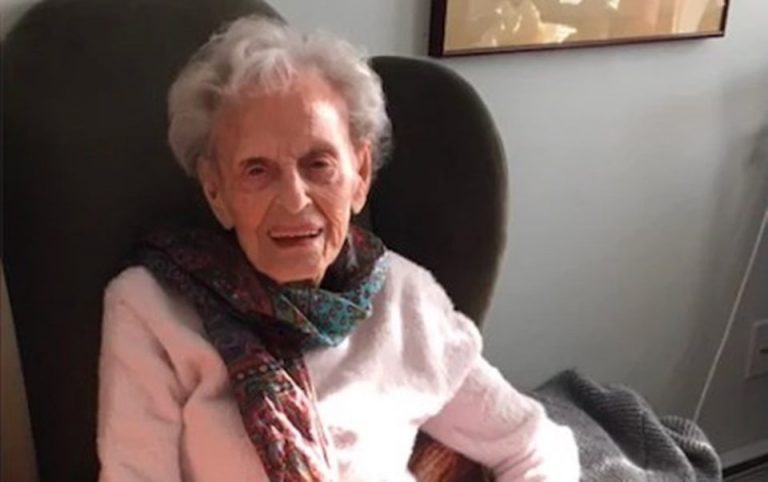 Professora aposentada de 102 anos sobrevive à gripe espanhola, 2 cânceres e à Covid-19