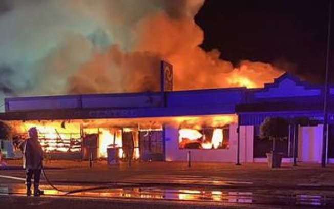 Homem causa incêndio no próprio supermercado para 'acabar com o coronavírus'