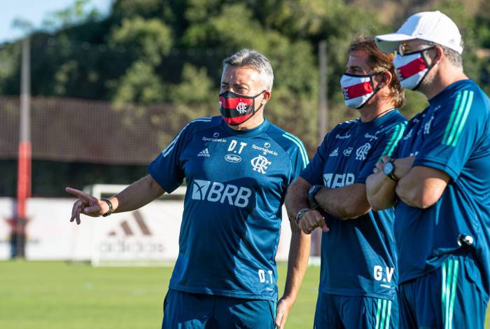 'Tendência é que o Flamengo repita com Domènec o que vinha fazendo', diz Mauro Cezar
