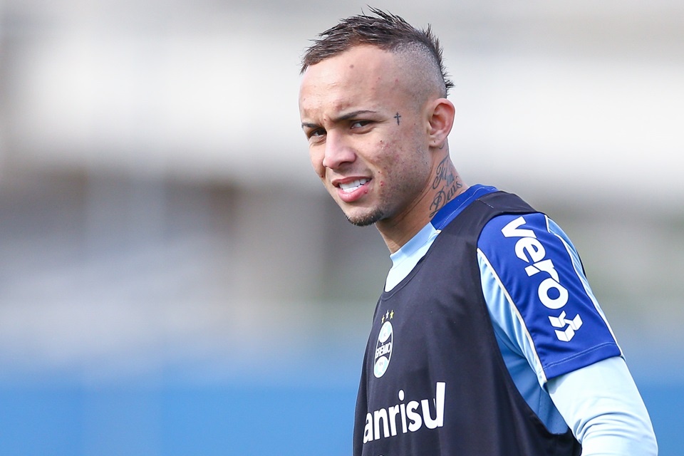 Após reunião virtual, Everton Cebolinha fica próximo de acerto com Benfica