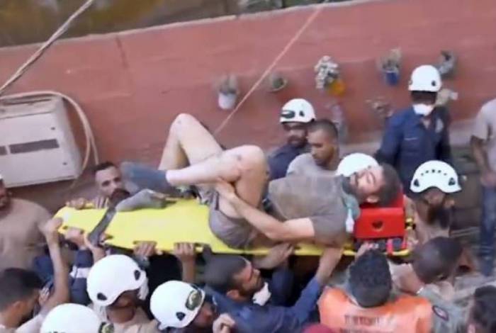 Beirute: após passar 16 horas embaixo de escombros, homem é resgatado com vida