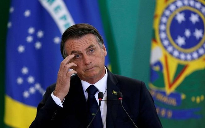 Mais cheques: Queiroz transferiu R$ 89 mil para Michelle Bolsonaro