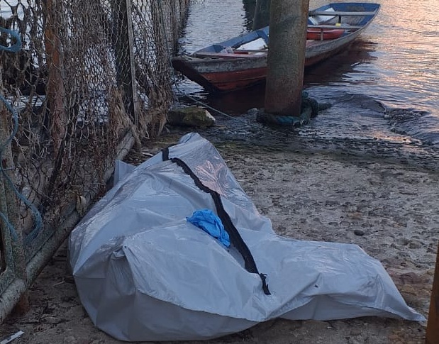 Um corpo foi encontrado boiando no Porto do São Raimundo