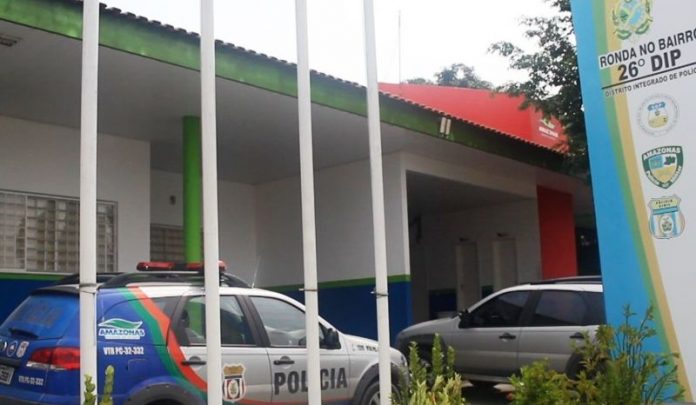 Adolescente de 14 anos é detido por estuprar criança portadora de TDAH em um balneário, em Manaus