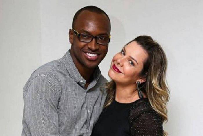 'Agradeço por ter você na minha vida pra sempre', diz Thiaguinho para Fernanda Souza