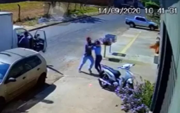 Jovem é preso após agredir e tentar atropelar ex-mulher com caminhão