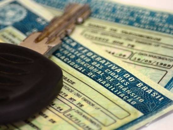 Câmara deve votar nesta segunda aumento da validade e de pontos da CNH