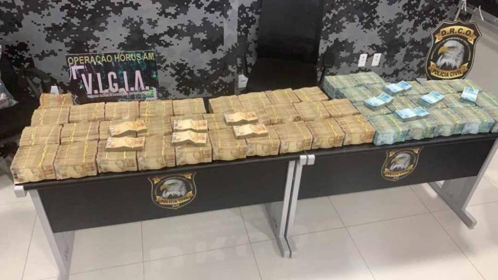 Drogas, carros de luxo, ouro e dinheiro são apreendidos durante operação da Polícia Civil