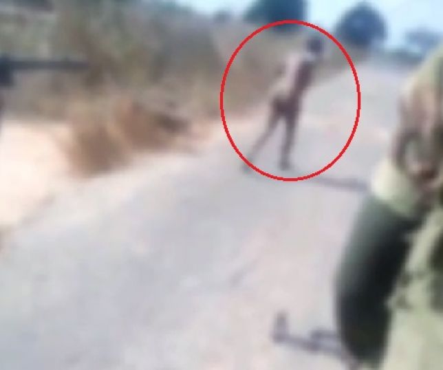 CENAS FORTES: Mulher grávida é executada com tiros de fuzil por grupo militar em Moçambique, na África; vídeo