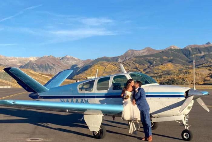 Casal morre após queda de avião quando voltavam da lua de mel
