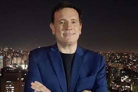 Roberto Cabrini não faz mais parte do time de funcionários do SBT