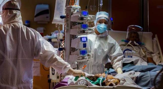 Avanços no tratamento da covid-19 ajudam a reduzir risco de morte