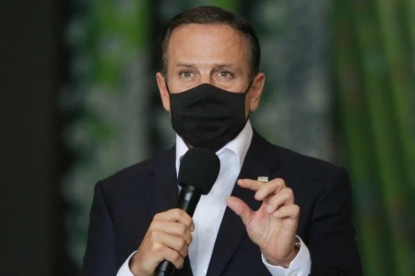 Doria afirma que primeiras doses da Coronavac chegam em uma semana