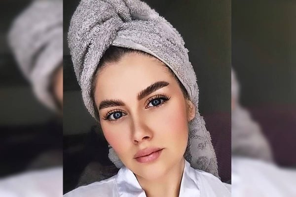 Mulher morre eletrocutada após deixar iPhone cair na banheira