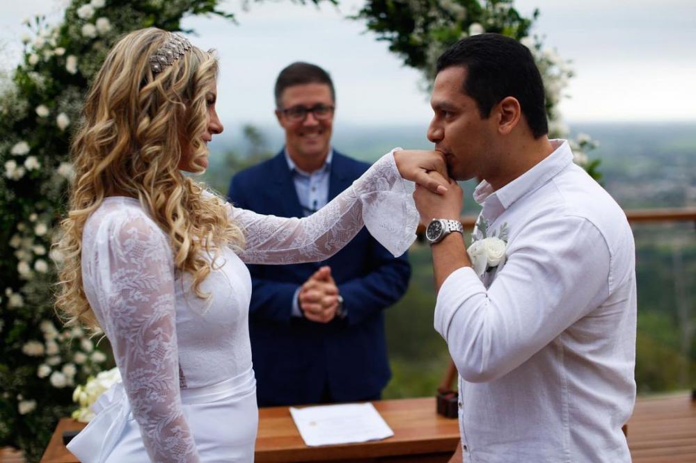 Andressa Urach compartilha fotos de seu casamento com Thiago Lopes