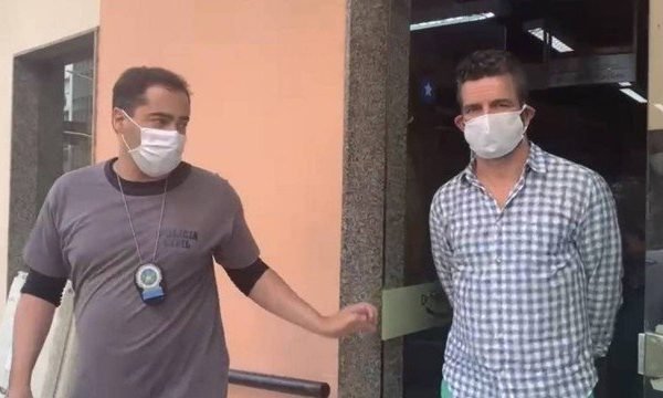 Americano vem ao Brasil para ter relações com menina de 14 anos e é preso