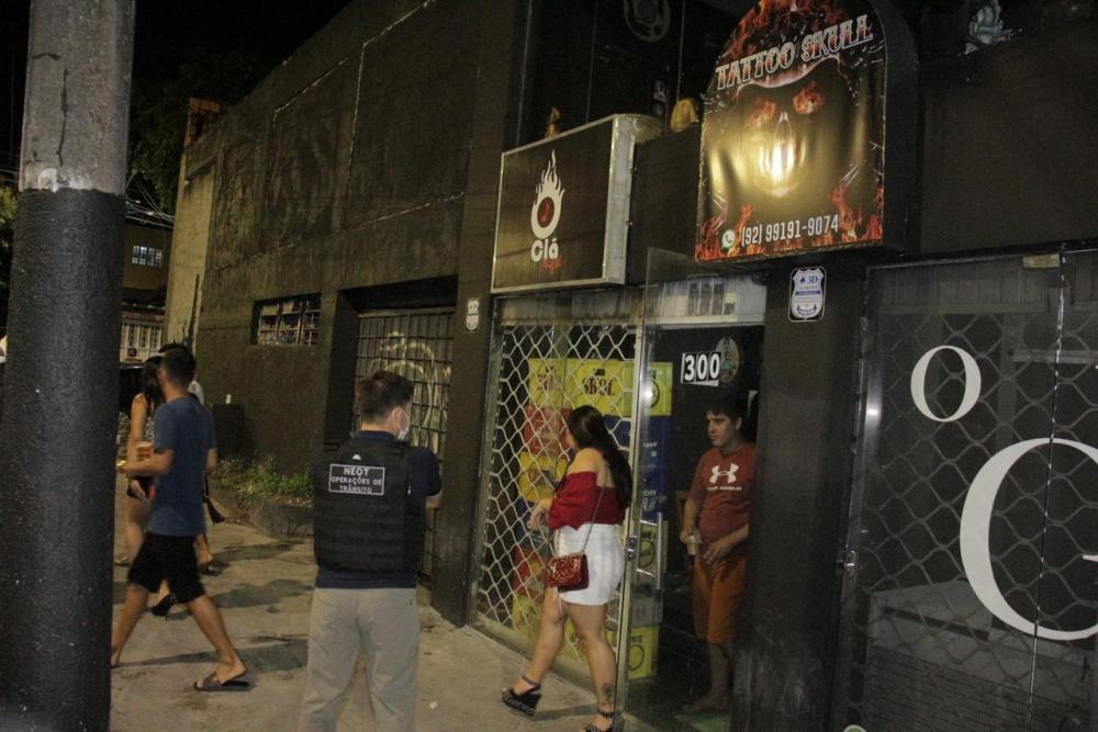 Em Manaus, 3 festas clandestinas e 'rolezinho' de motos são encerrados