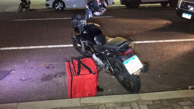 Motociclista é detido durante entrega ‘delivery’ em pleno 'toque de recolher' em Manaus