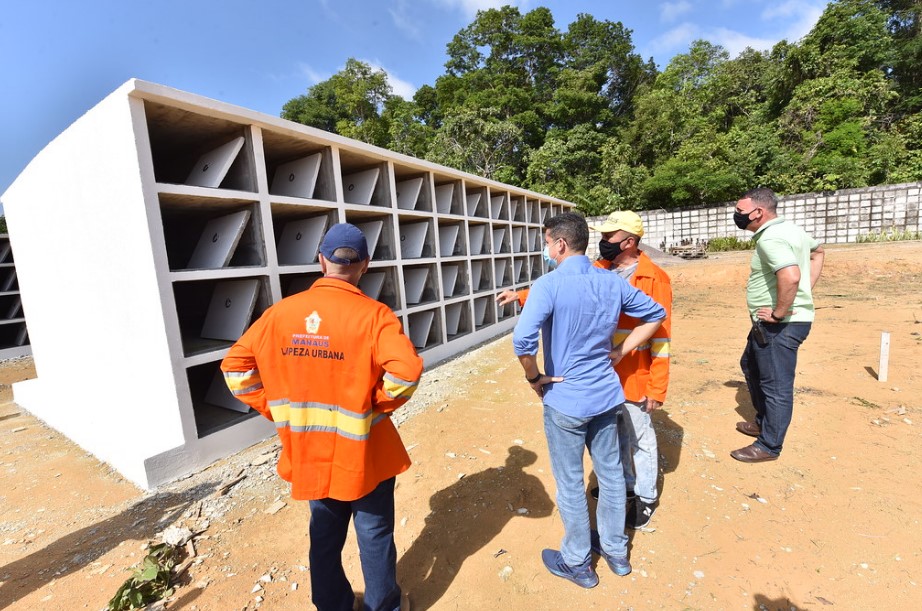 Como ação para Covid-19, David Almeida construirá sepulturas verticais em cemitério de Manaus