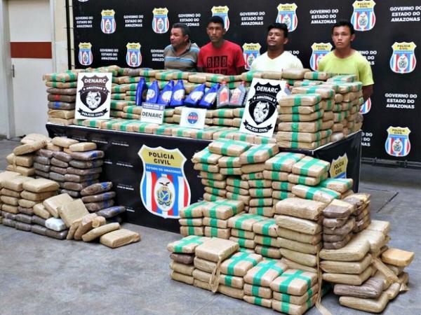 Mais de meia tonelada de drogas é apreendida em porão de barco no Centro de Manaus