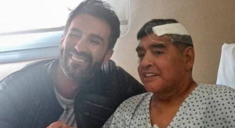 Médico de Maradona é acusado de falsificar assinatura do craque