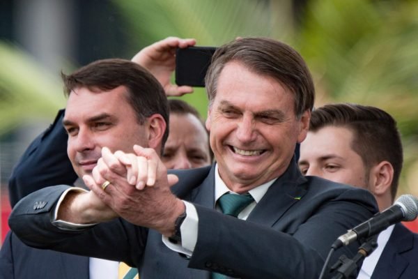 Bolsonaro fala em burocracia e tempo exíguo para criar Aliança pelo Brasil