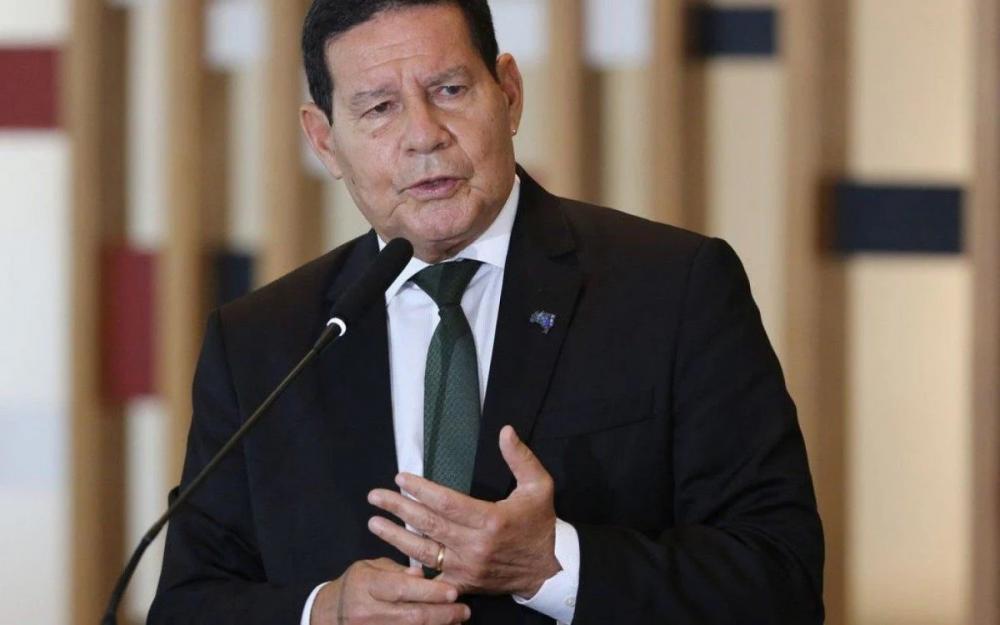 Mourão sai em defesa de Pazuello após pedido de inquérito no STF