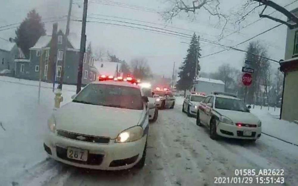 Policiais algemam e jogam spray de pimenta em menina de 9 anos nos EUA