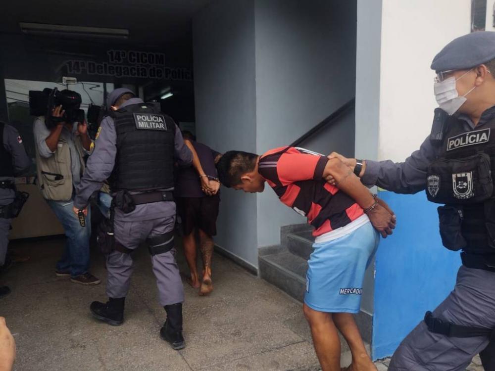 Dupla é presa por tráfico de drogas e posse ilegal de arma de fogo na zona leste de Manaus