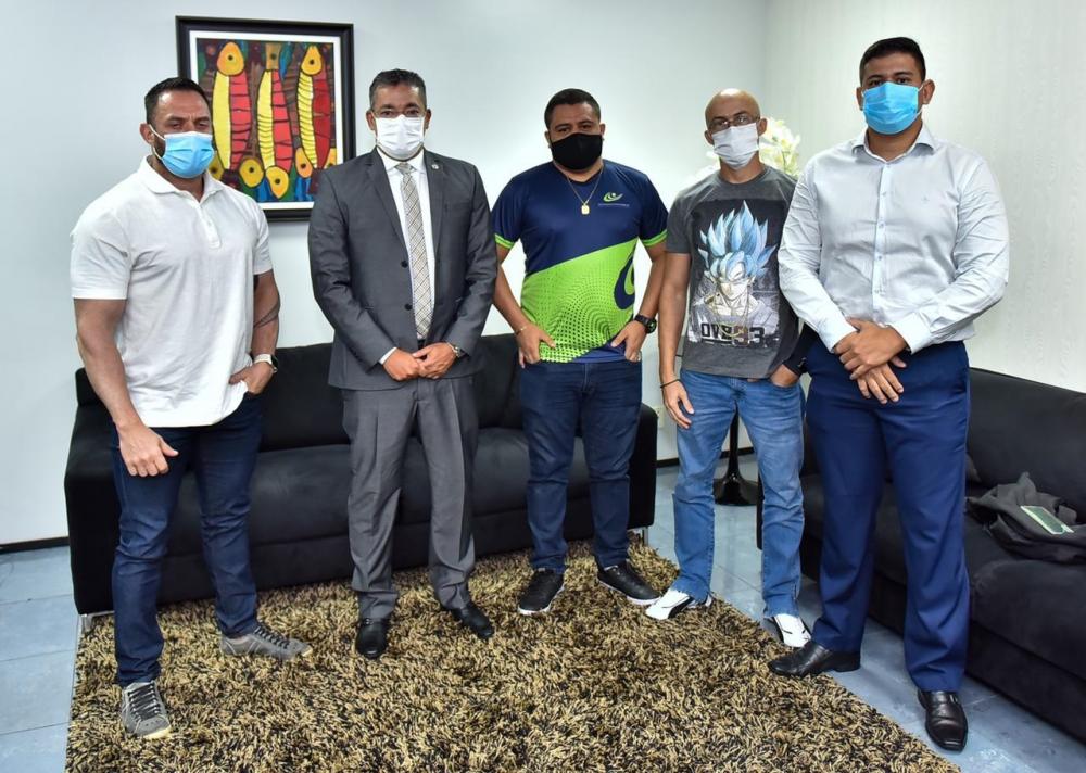 Josué ouve demandas dos profissionais das academias e defende reabertura no Amazonas