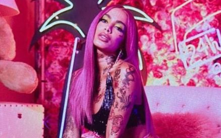 Após vídeo viralizar, é descoberta frase que Anitta tatuou no ânus